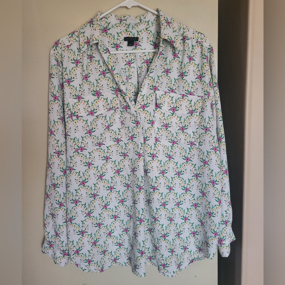 Vintage Ann Taylor floral long sleeve blouse
